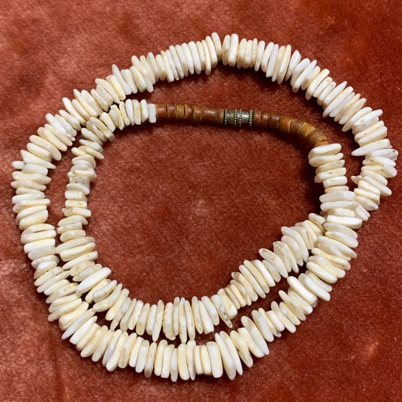 Mother of Pearl Shell Necklace - Picture 2 of 7